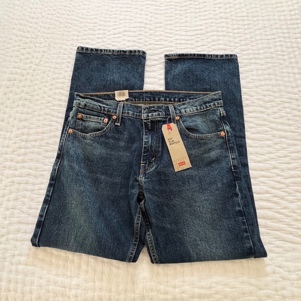 33 Levi’s jeans